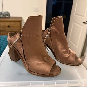 Dolce Vita Tan Peep-Toe Heeled Boots